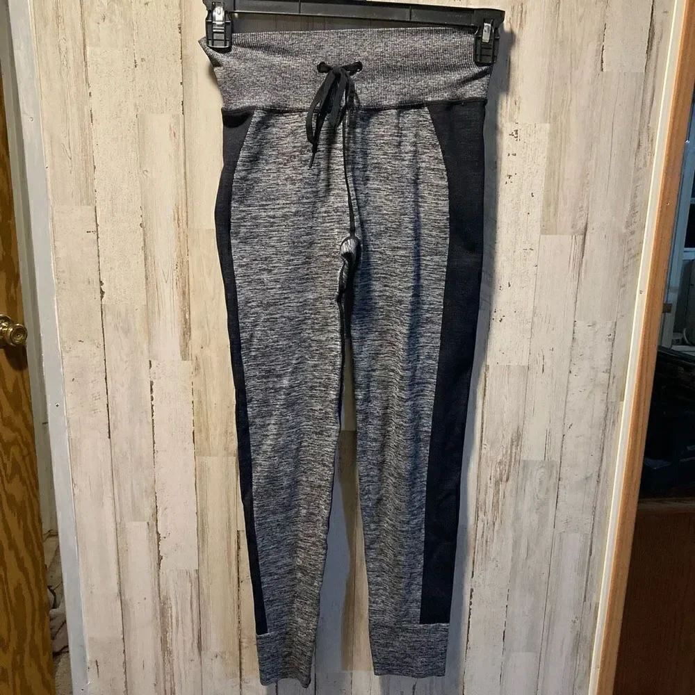 Pants leggings by pink Active size medium